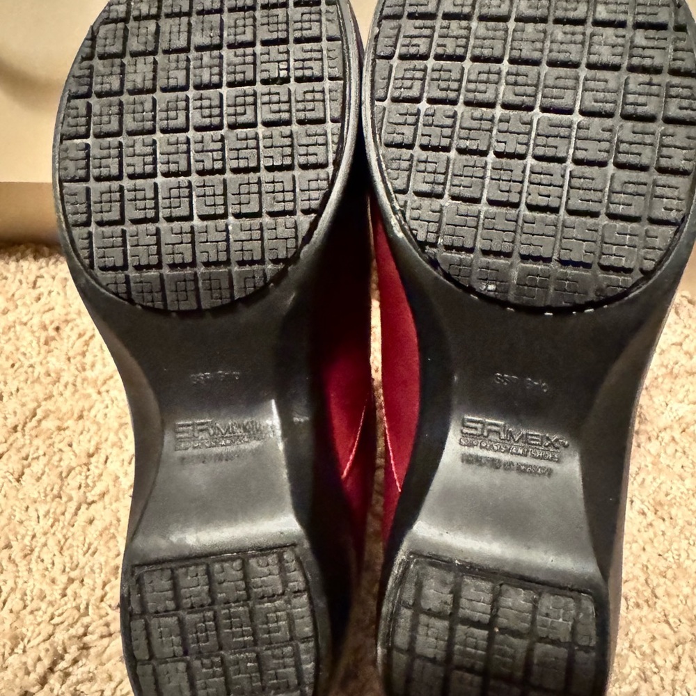 SR Max Slip Resistant Clogs size 9 - Picture 4 of 5